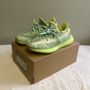 Almost like New Yeezy Boost 350 V2